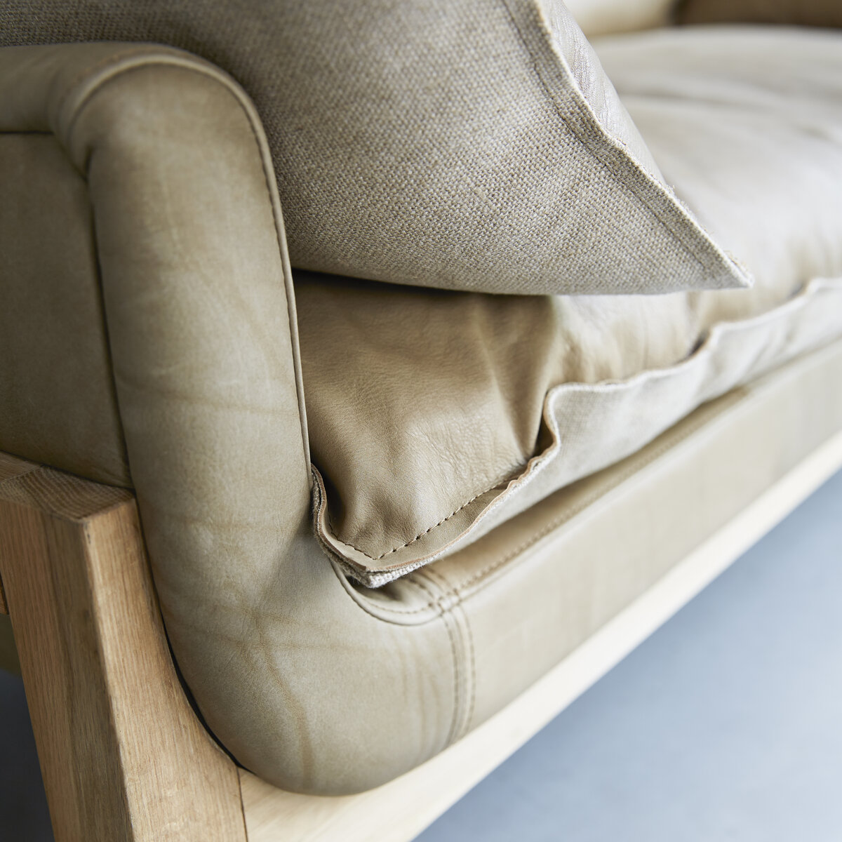 Woodnest - Sofa 2-Sitzer aus massivem Eichenholz und Leder Cheyenne Woodnest - Sofa 2-Sitzer aus massivem Eichenholz und Leder Cheyenne