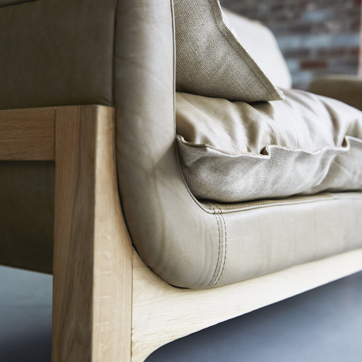Woodnest - Sofa 2-Sitzer aus massivem Eichenholz und Leder Cheyenne Woodnest - Sofa 2-Sitzer aus massivem Eichenholz und Leder Cheyenne