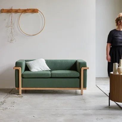 Cobbelwood - Sofa aus massivem Eichenholz und Stoff Dark green