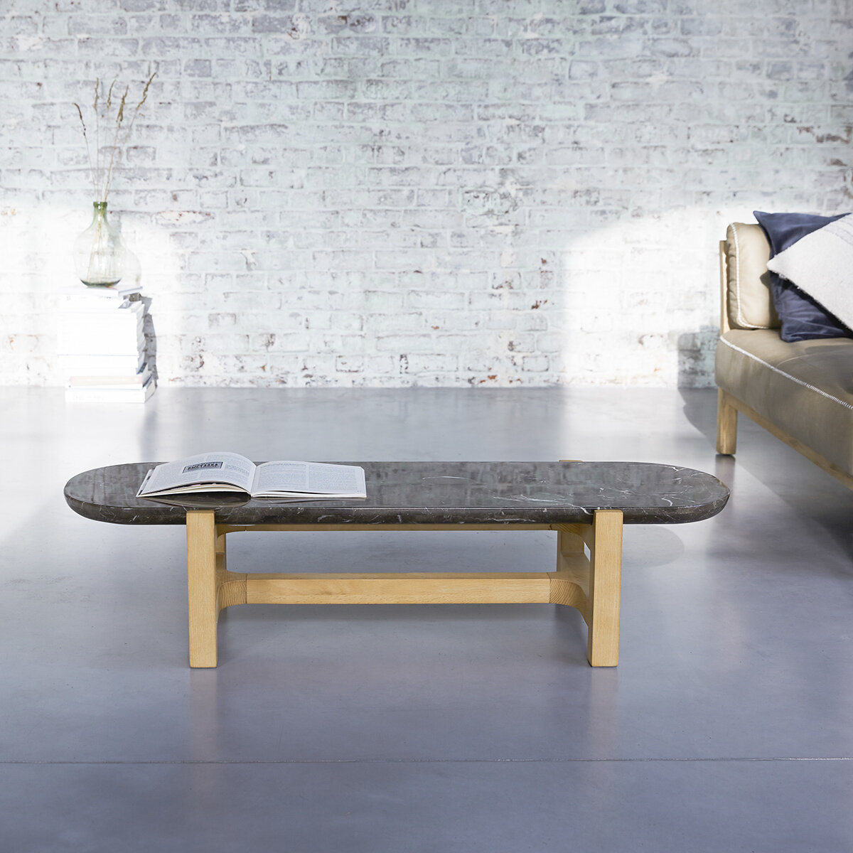 Stoneleaf - Couchtisch aus massivem Eichenholz und Marmor 130x45 cm Stoneleaf - Couchtisch aus massivem Eichenholz und Marmor 130x45 cm