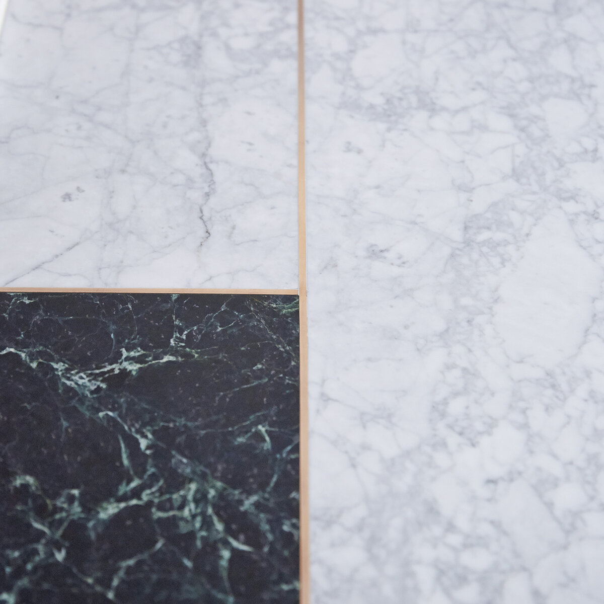 Stonepiet - Esstisch aus massiver Eiche und Marmor 6/8 Pers. Stonepiet - Esstisch aus massiver Eiche und Marmor 6/8 Pers.