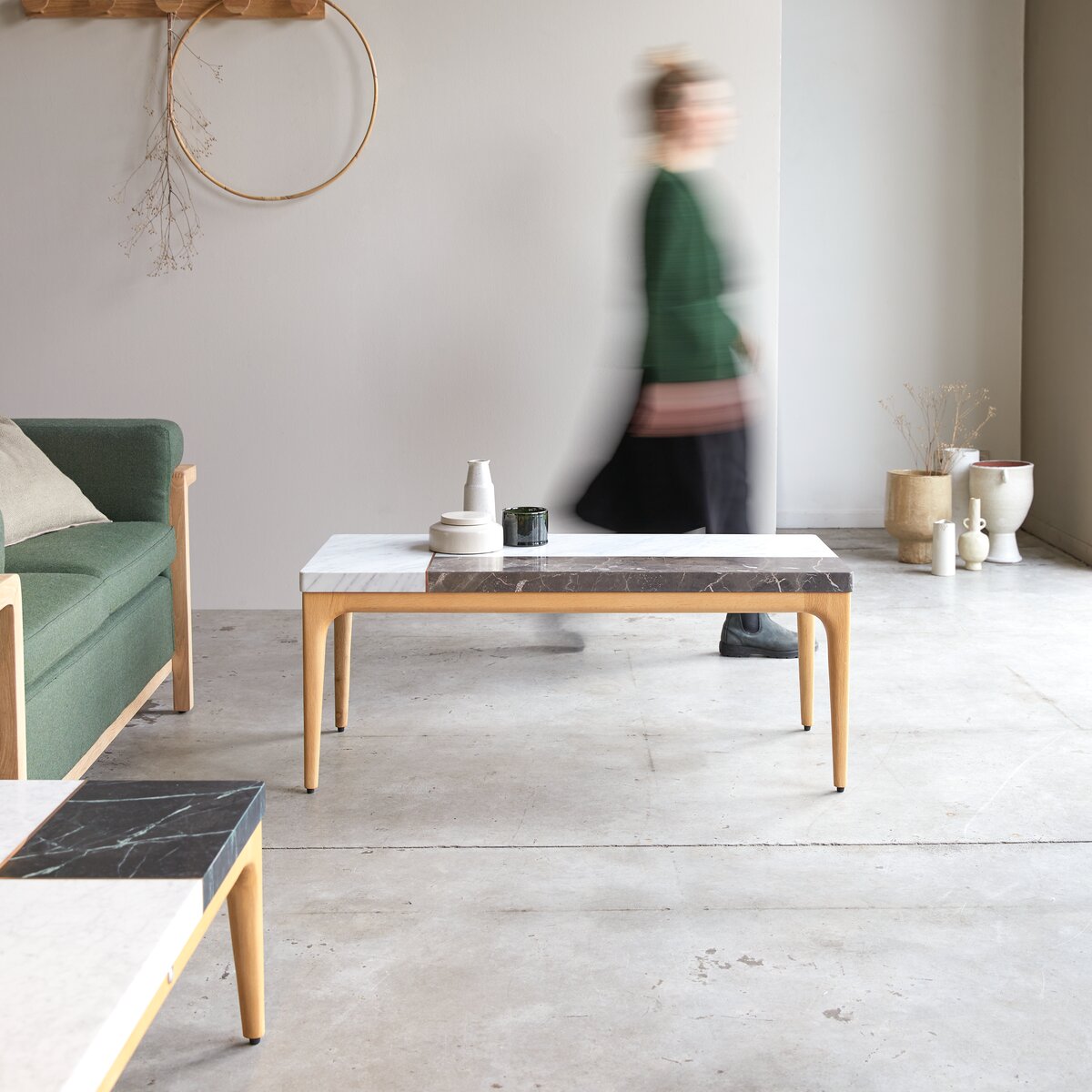 Stonepiet - Couchtisch aus massivem Eichenholz und Marmor 111x48 cm Stonepiet - Couchtisch aus massivem Eichenholz und Marmor 111x48 cm