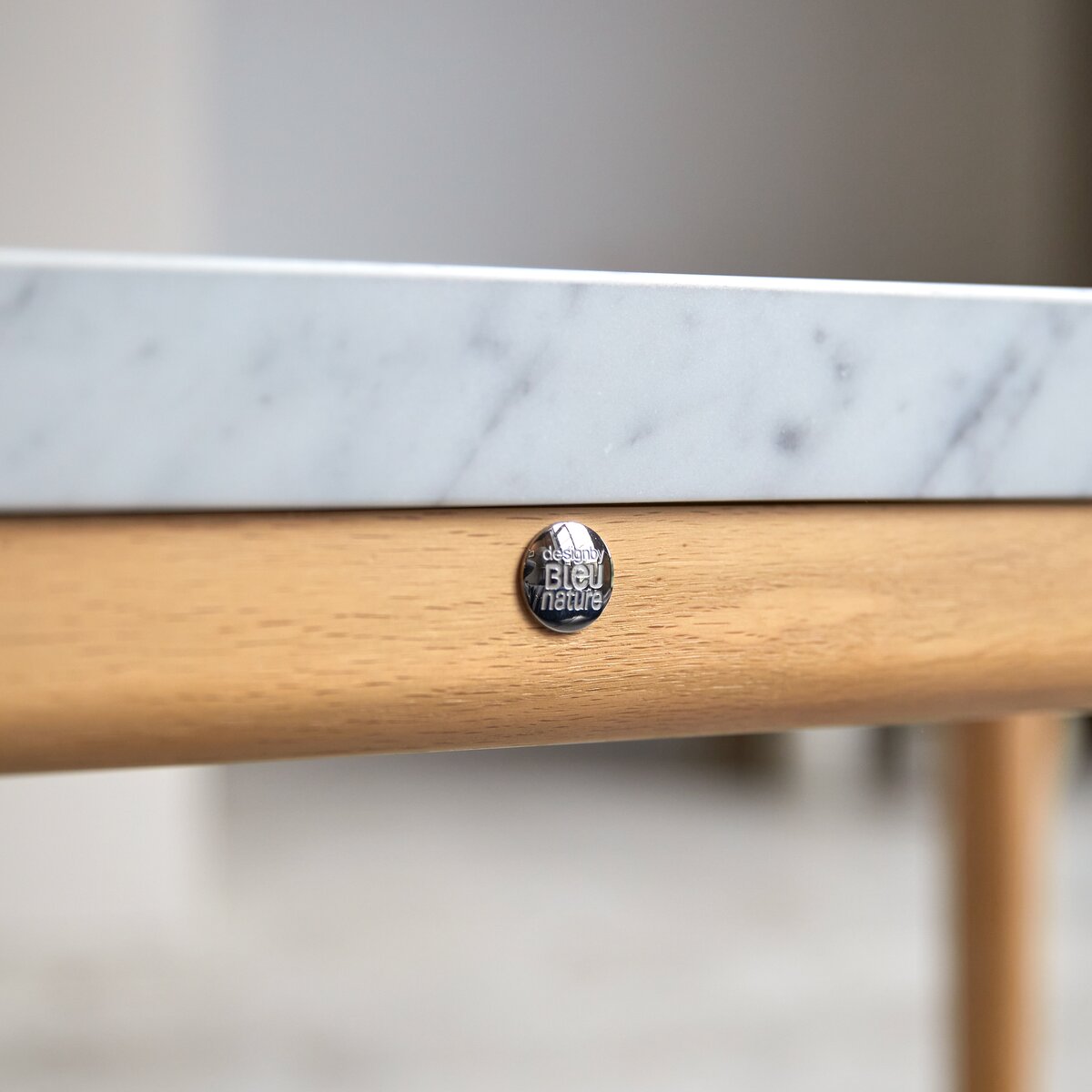 Stonepiet - Table basse en chêne massif et marbre 111x48 cm Stonepiet - Table basse en chêne massif et marbre 111x48 cm