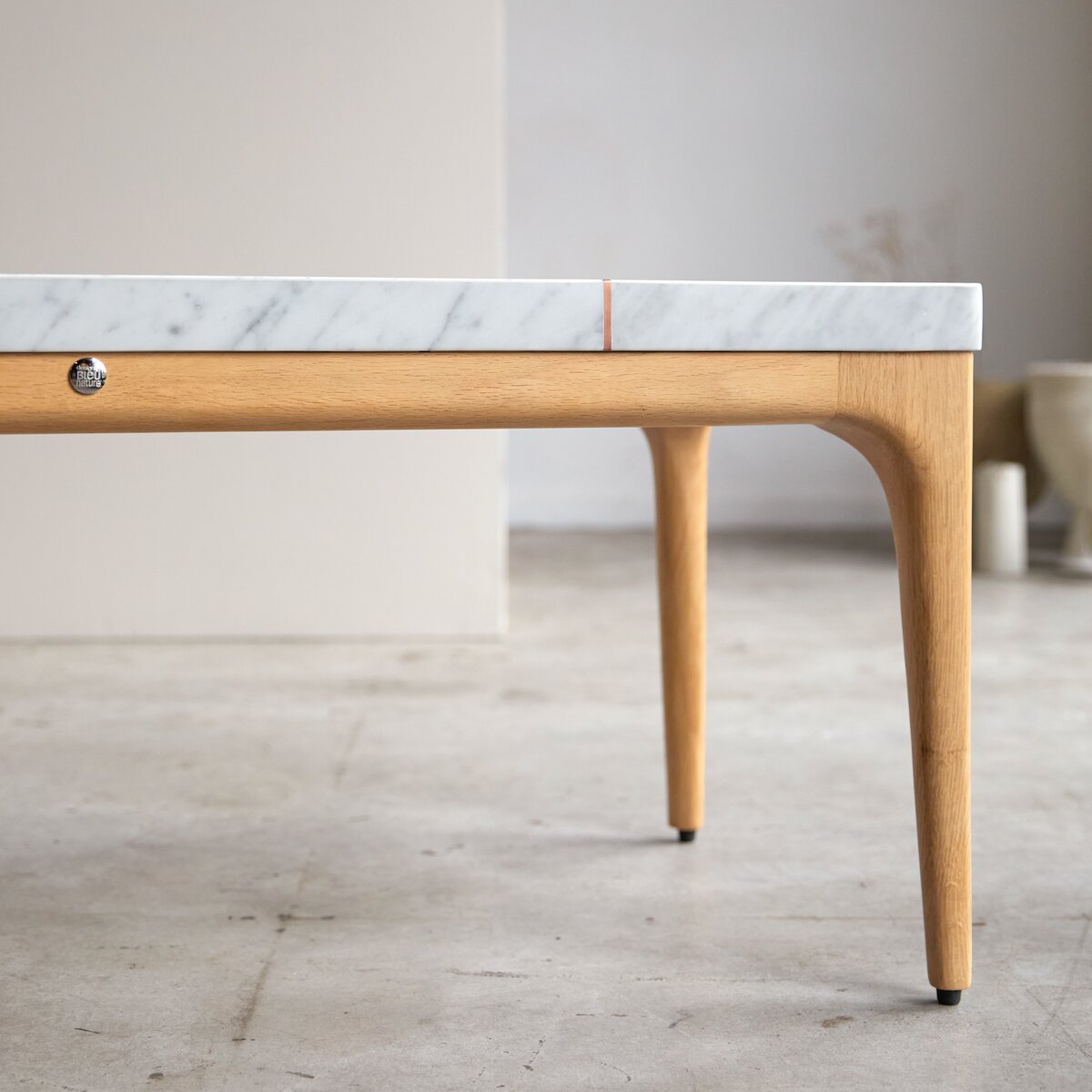 Stonepiet - Table basse en chêne massif et marbre 111x48 cm Stonepiet - Table basse en chêne massif et marbre 111x48 cm