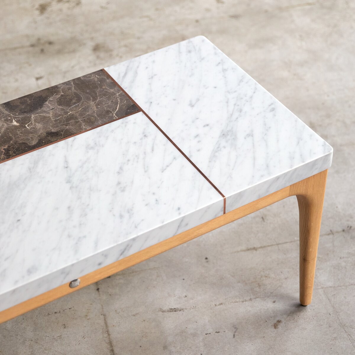 Stonepiet - Table basse en chêne massif et marbre 111x48 cm Stonepiet - Table basse en chêne massif et marbre 111x48 cm