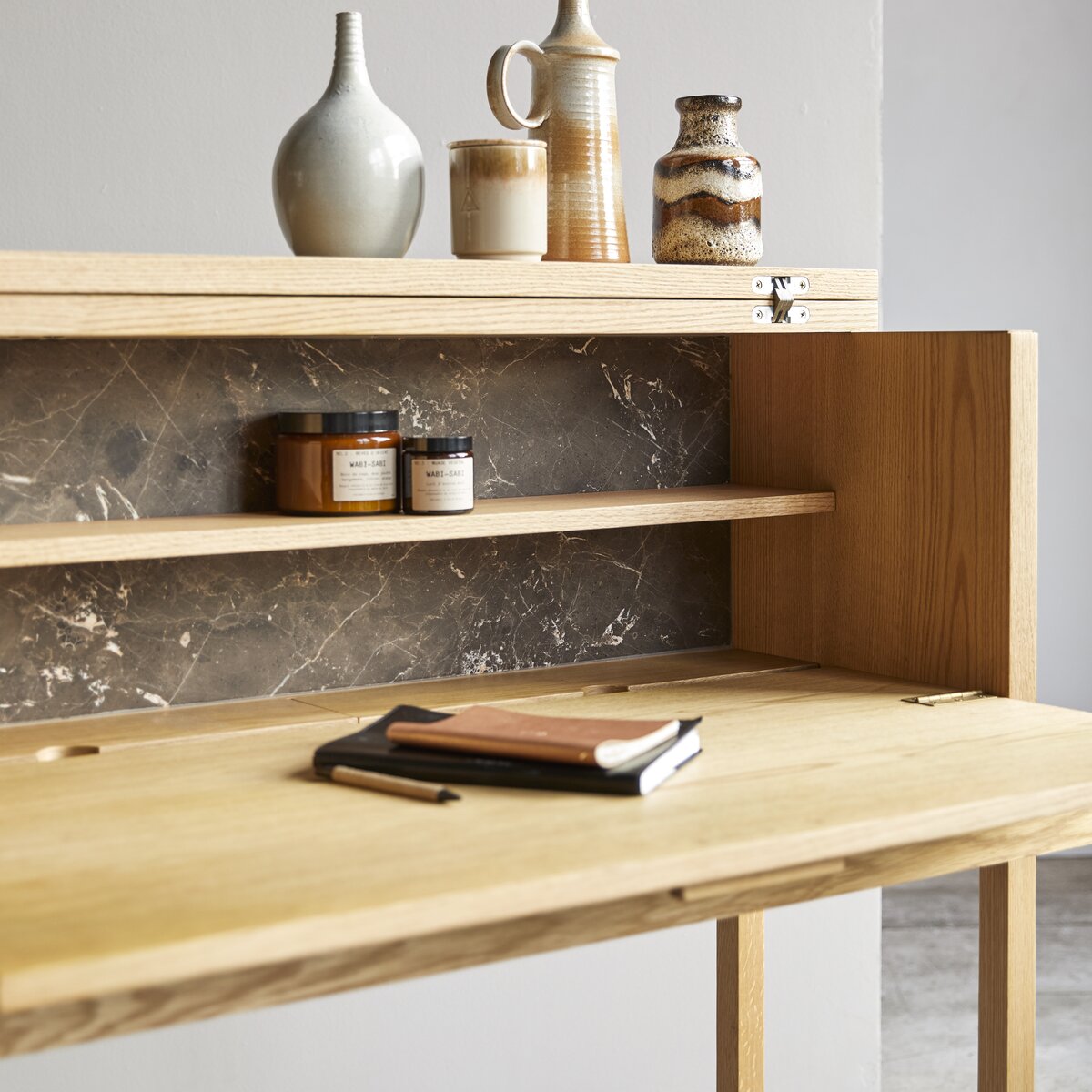 Eyota - Bureau en chêne et marbre Eyota - Bureau en chêne et marbre