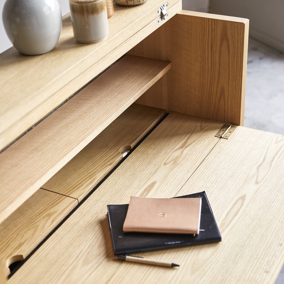 Eyota - Bureau en chêne et marbre Eyota - Bureau en chêne et marbre