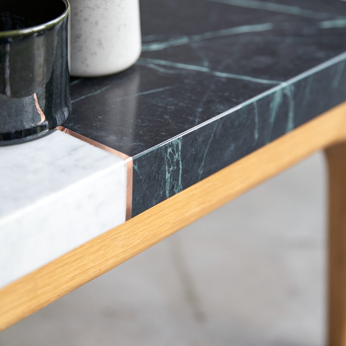 Stonepiet - Couchtisch aus massivem Eichenholz und Marmor 95x40 cm Stonepiet - Couchtisch aus massivem Eichenholz und Marmor 95x40 cm
