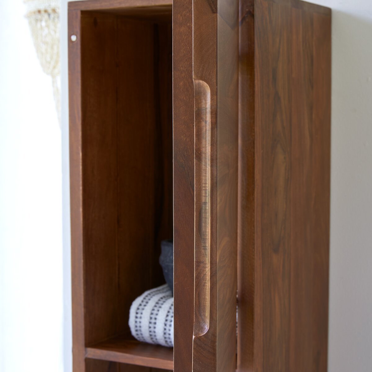 Nova - Hochschrank aus massivem Palisanderholz Nova - Hochschrank aus massivem Palisanderholz