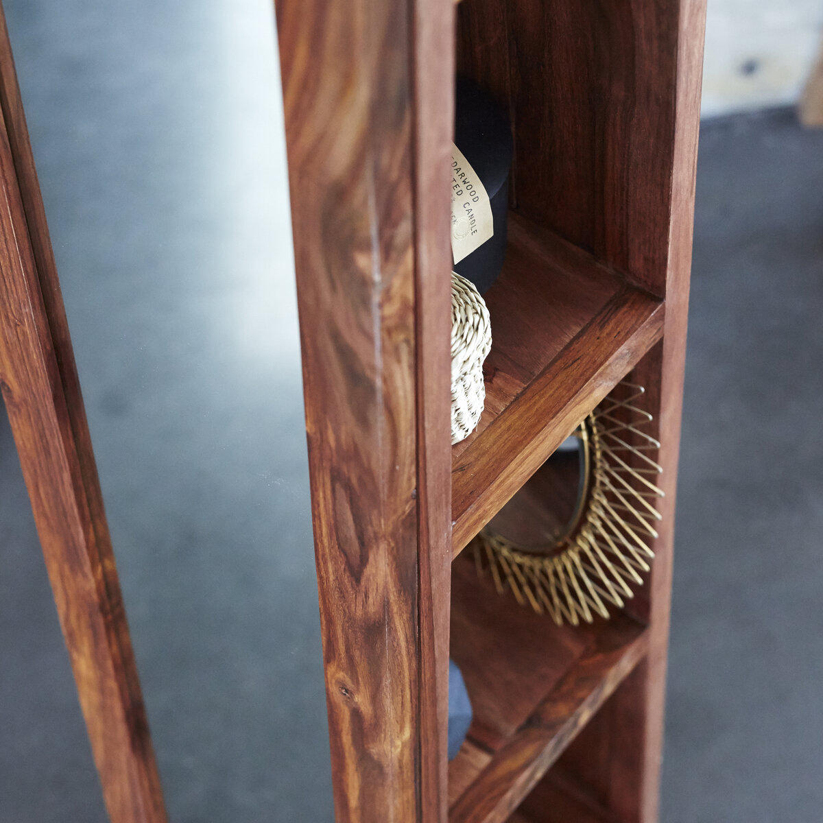 Twig - Solid sheesham oblique Column Twig - Solid sheesham oblique Column