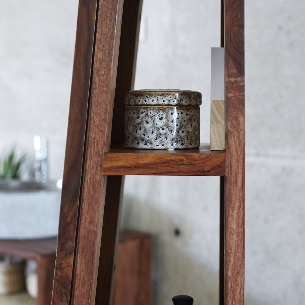 Twig - Solid sheesham oblique Column Twig - Solid sheesham oblique Column