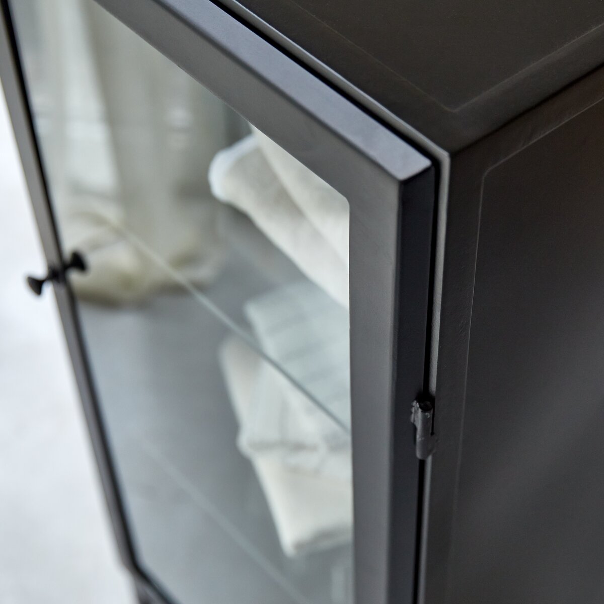 Lison - Armoire vitrée en métal Lison - Armoire vitrée en métal