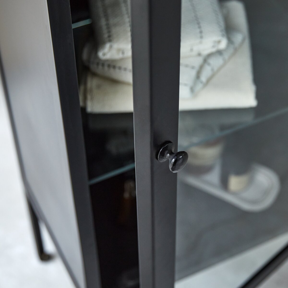 Lison - Armoire vitrée en métal Lison - Armoire vitrée en métal