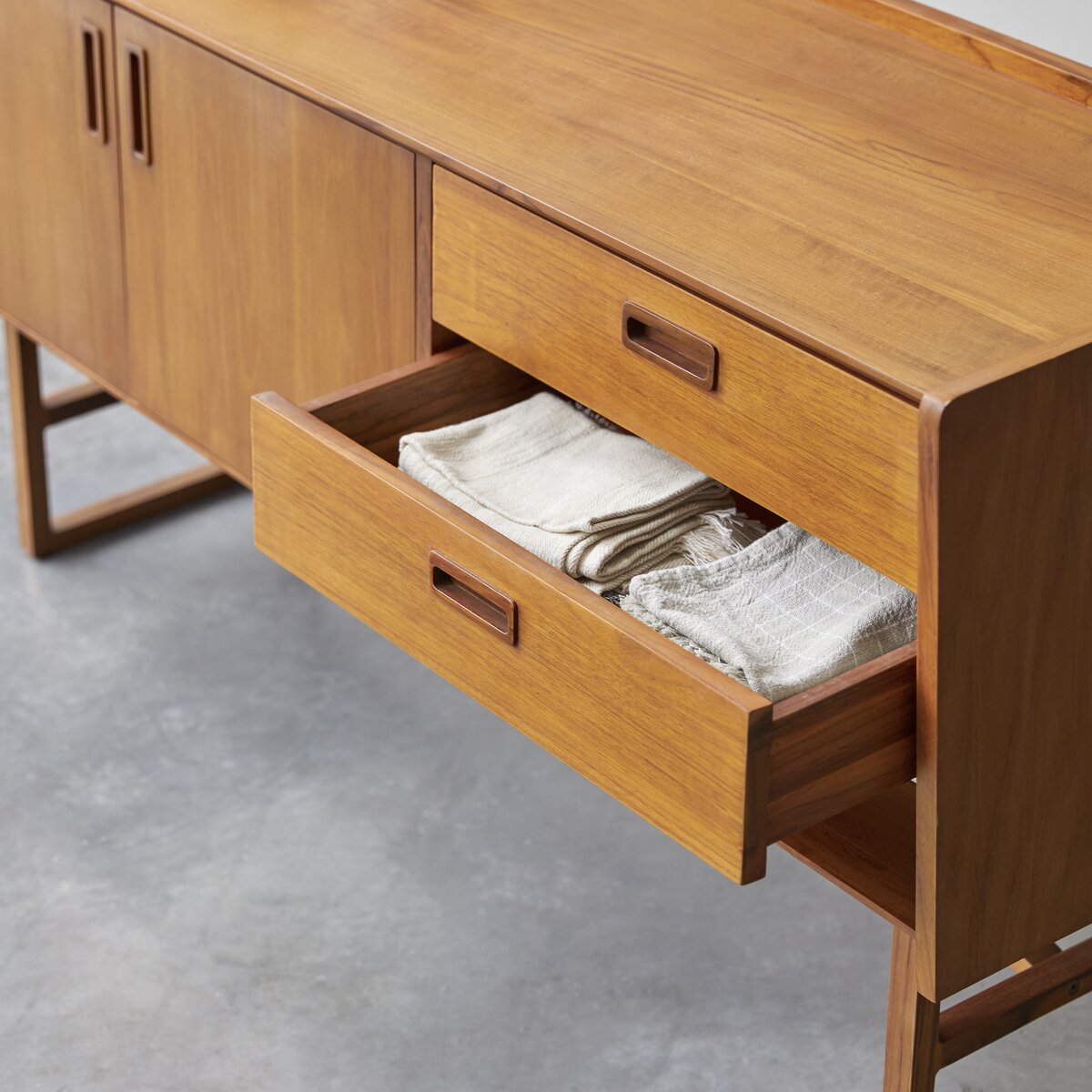 Mobile credenza bassa in teak