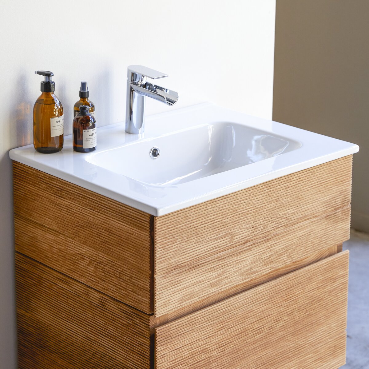Karl - Mueble de baño en roble macizo y cerámica 60 cm Karl - Mueble de baño en roble macizo y cerámica 60 cm