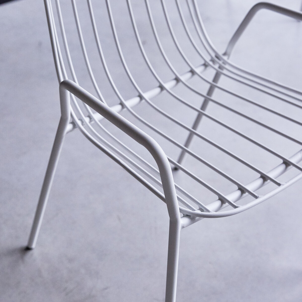 Armchair in white metal Seating Sale at Tikamoon