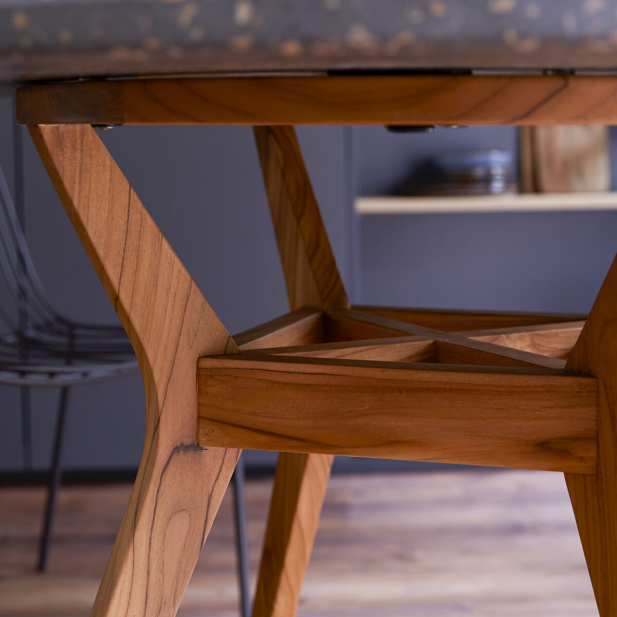 Juno - Esstisch aus massivem Teak und Terrazzo 6 Pers. Juno - Esstisch aus massivem Teak und Terrazzo 6 Pers.