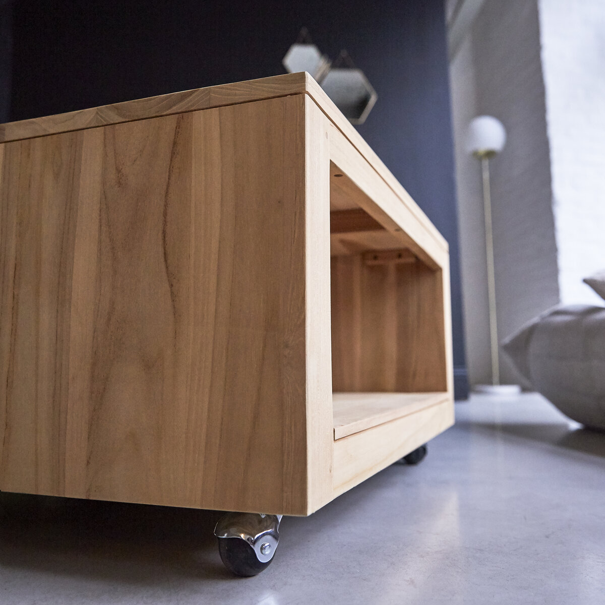 Anoa - Quadratischer Couchtisch aus massivem Teakholz Anoa - Quadratischer Couchtisch aus massivem Teakholz