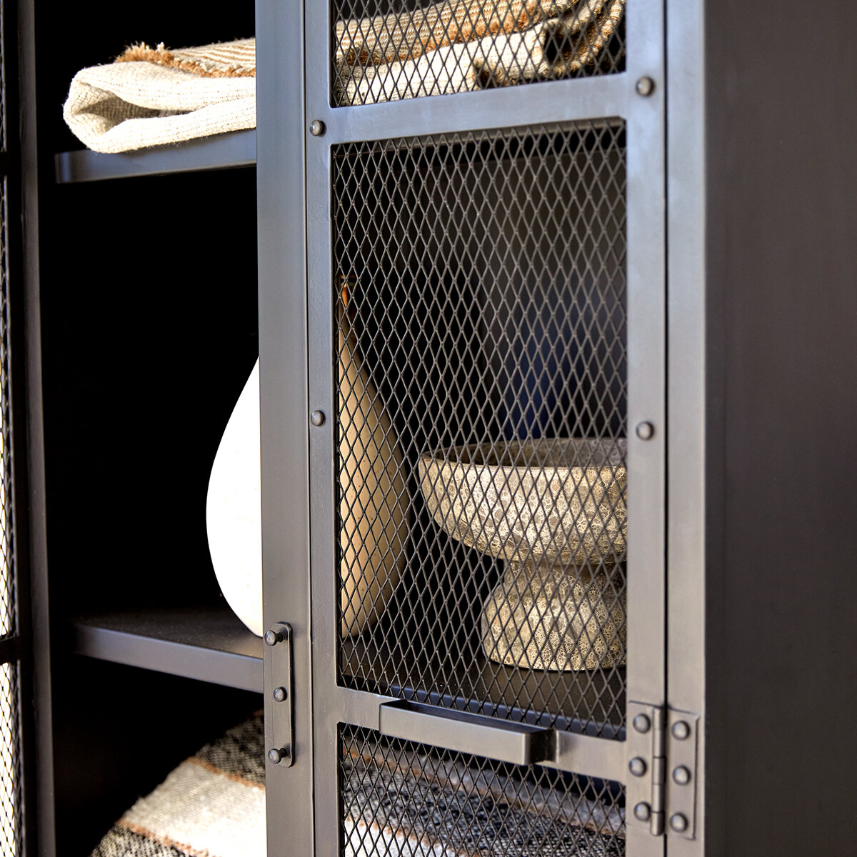 Cléo - Armoire grillagée en métal Cléo - Armoire grillagée en métal