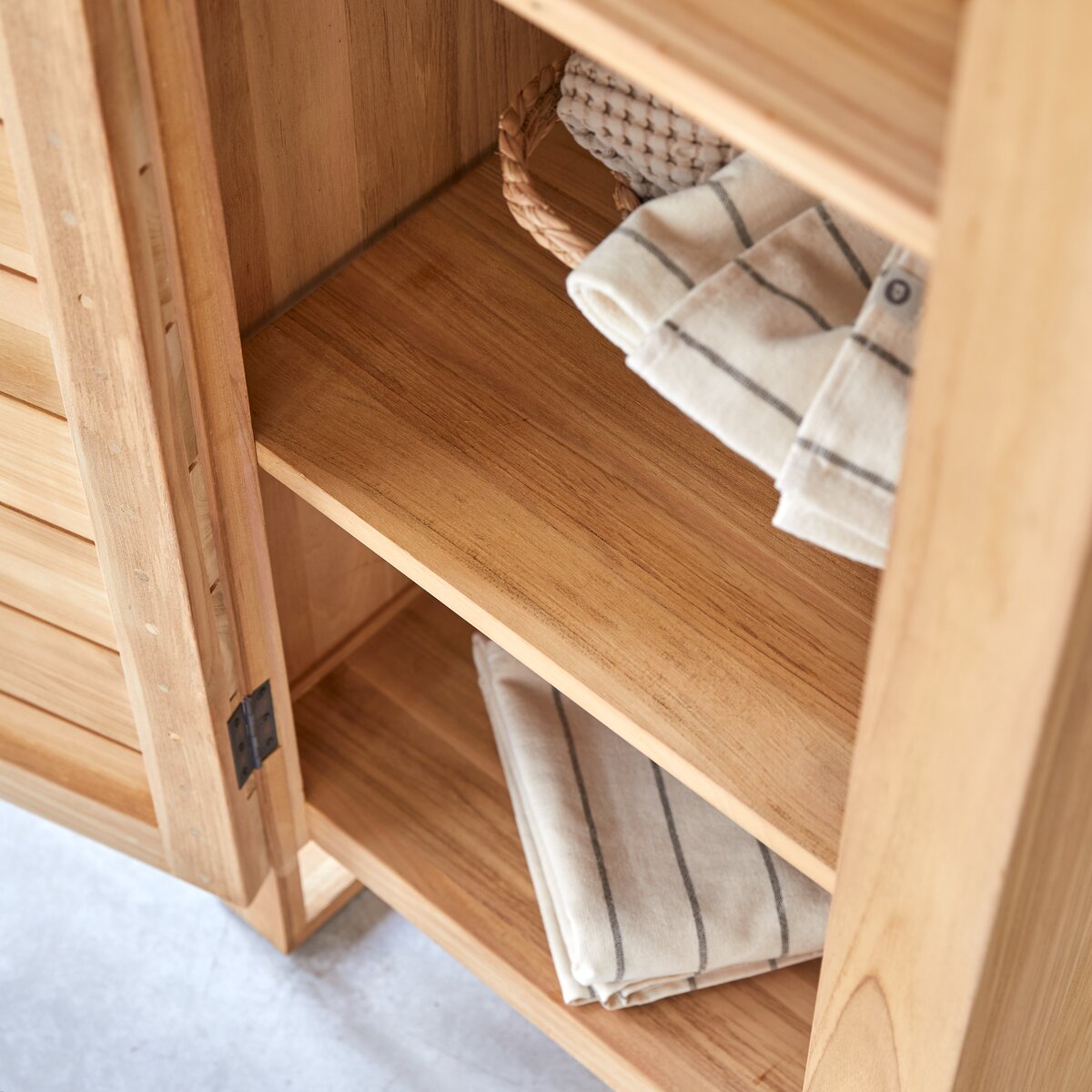 Minimalys - Bad-Hochschrank aus massivem Teakholz Minimalys - Bad-Hochschrank aus massivem Teakholz