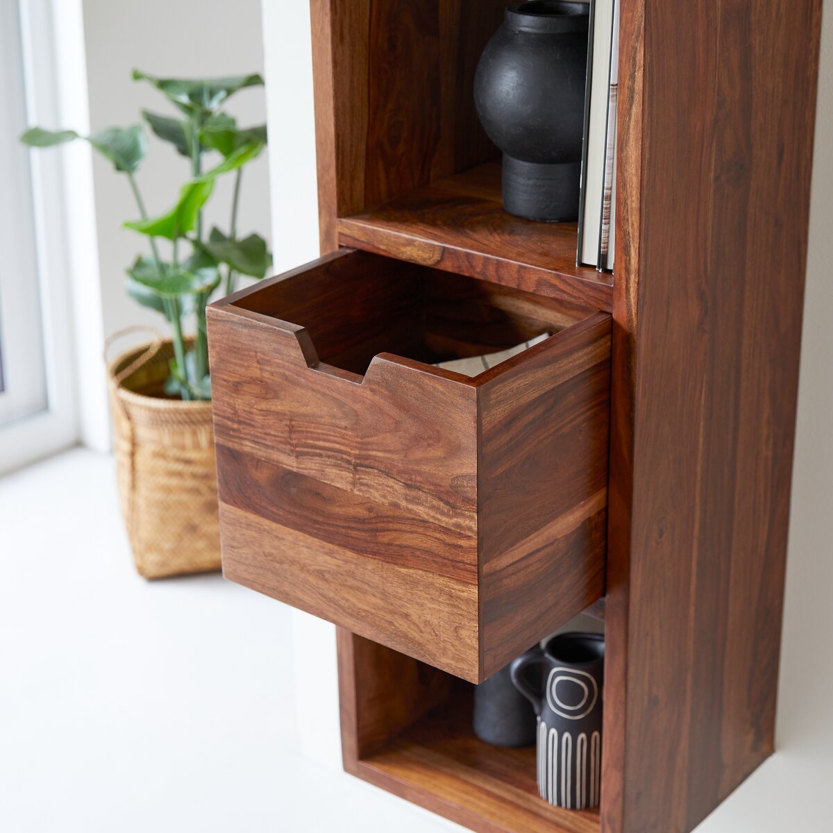 Kwarto - Solid sheesham wall-mounted Bookshelf Kwarto - Solid sheesham wall-mounted Bookshelf