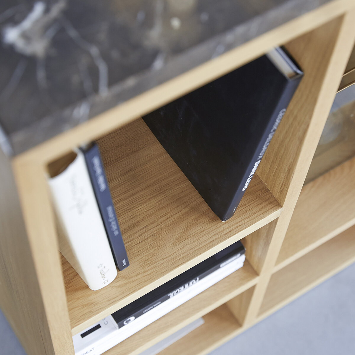 Eyota - Niedriges Bücherregal aus Eiche Eyota - Niedriges Bücherregal aus Eiche