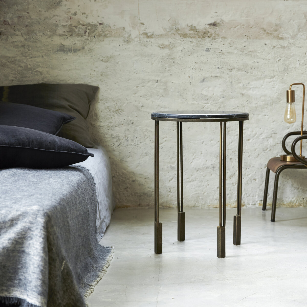 Table de chevet en manguier - Mobilier pour la chambre - Tikamoon