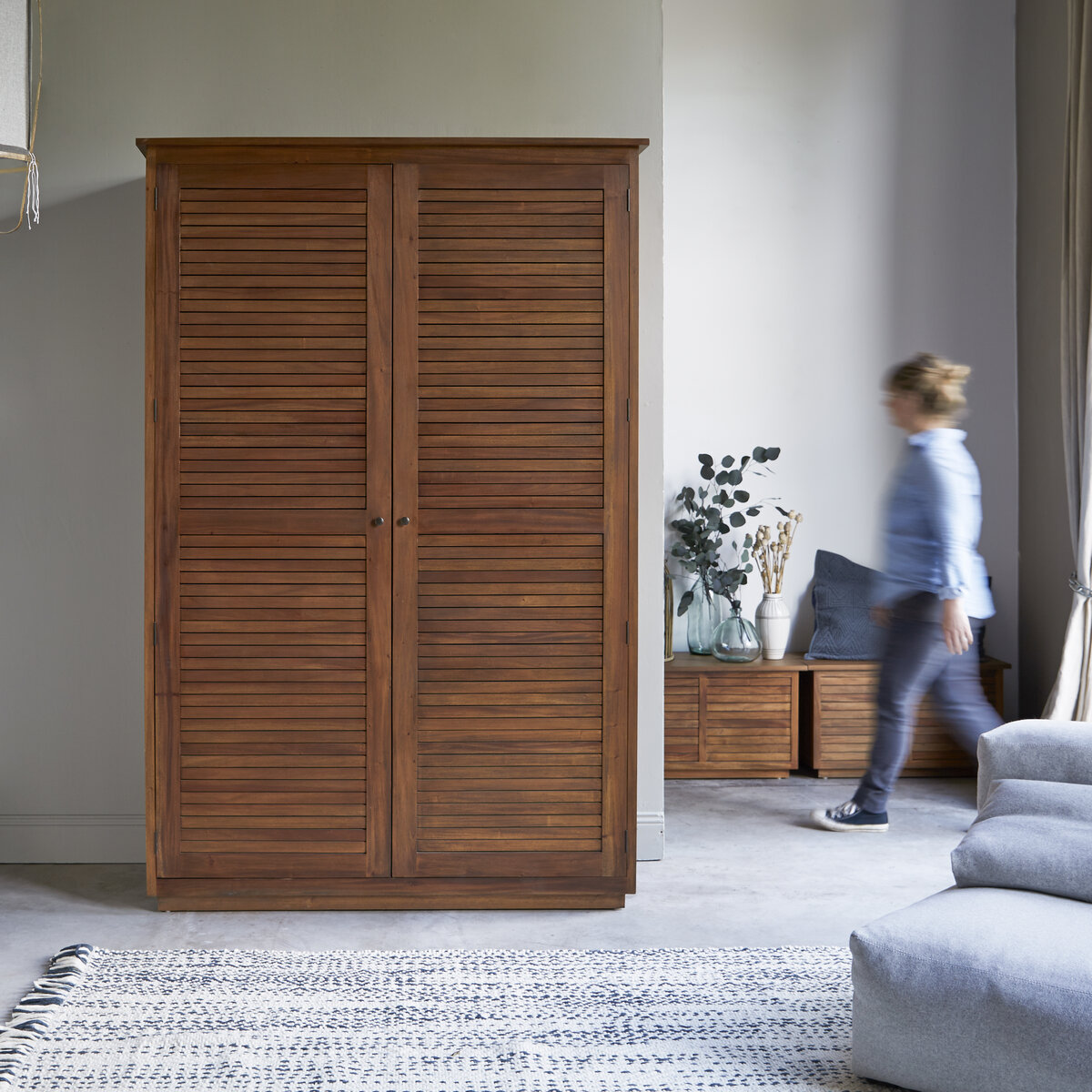 Loggia - Schrank aus massivem Mahagoniholz Loggia - Schrank aus massivem Mahagoniholz