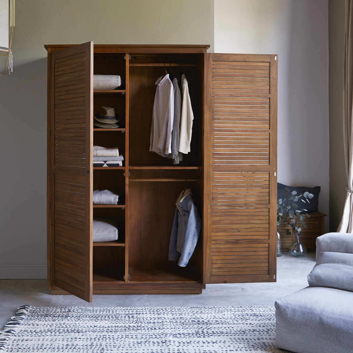 Loggia - Schrank aus massivem Mahagoniholz Loggia - Schrank aus massivem Mahagoniholz