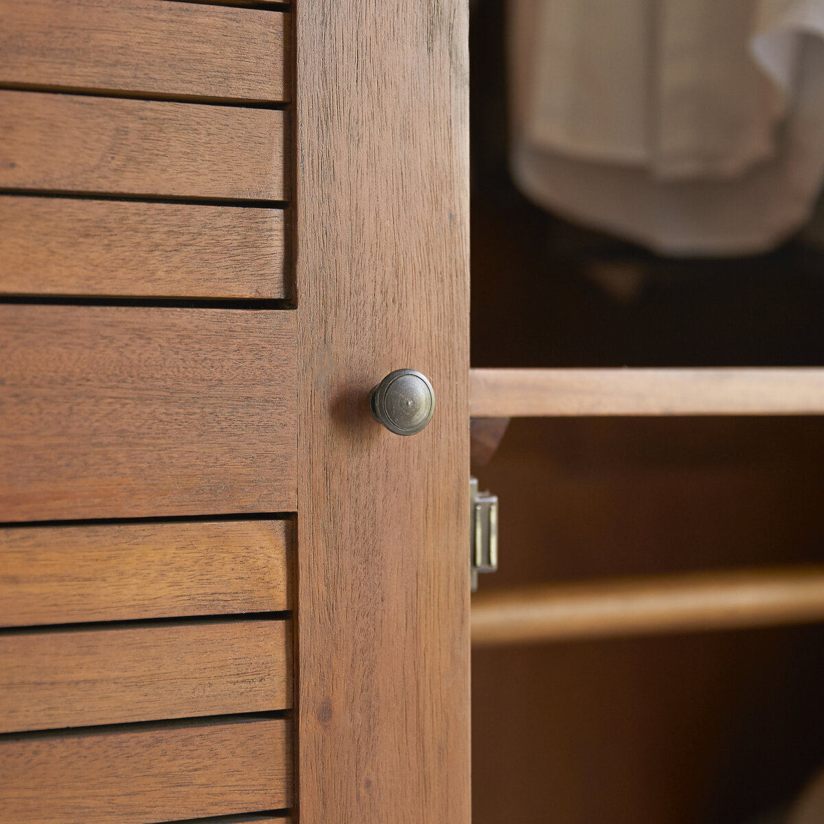 Loggia - Schrank aus massivem Mahagoniholz Loggia - Schrank aus massivem Mahagoniholz