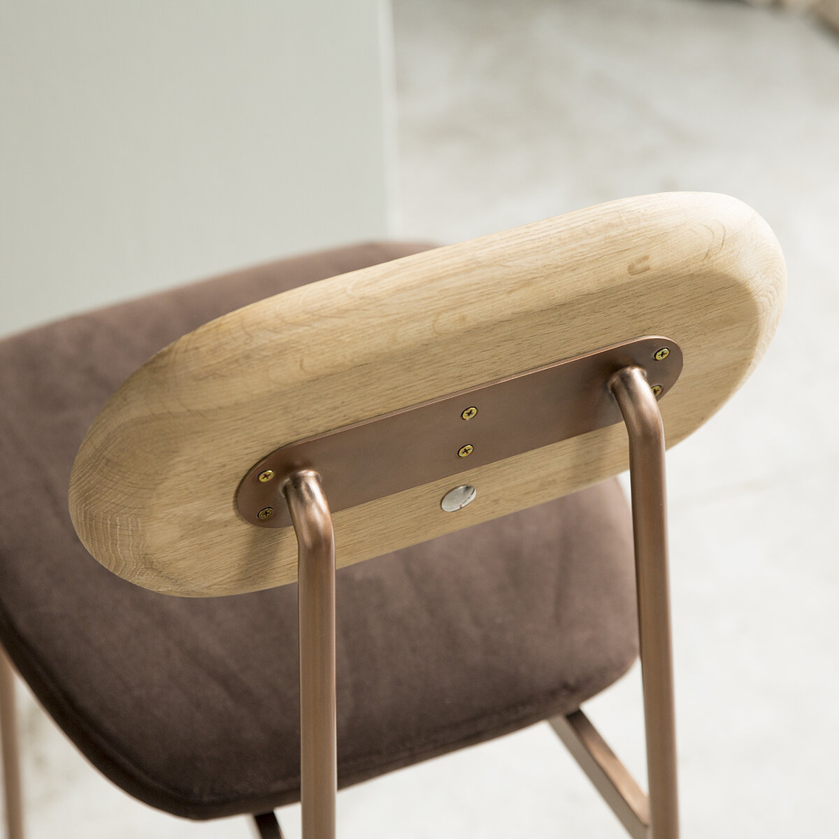 Yutapi - Stuhl brown aus Eiche Yutapi - Stuhl brown aus Eiche