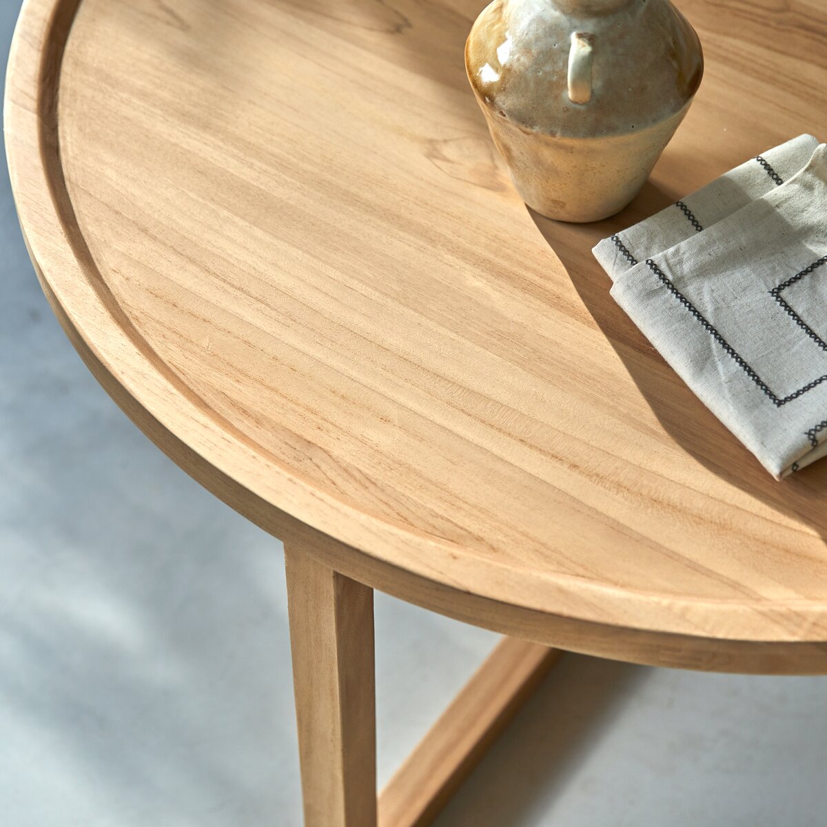 Ana - Couchtisch aus massivem Teakholz Ana - Couchtisch aus massivem Teakholz