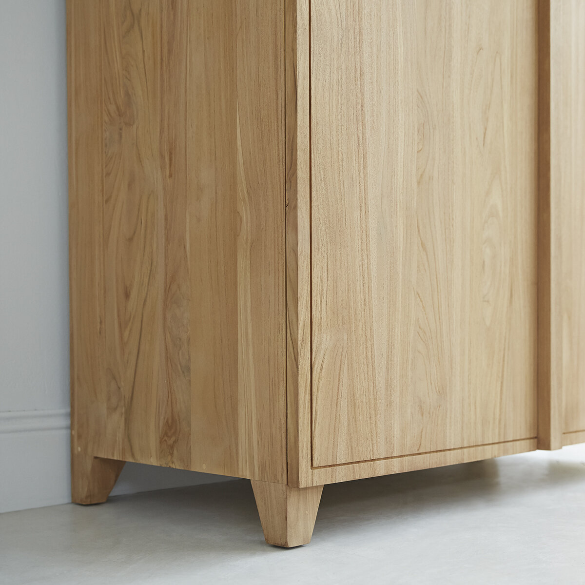 Greta - Armoire en teck massif Greta - Armoire en teck massif