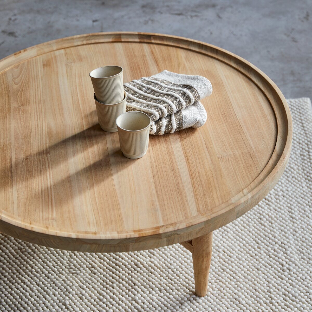 Milla - Couchtisch aus massivem Teakholz Milla - Couchtisch aus massivem Teakholz