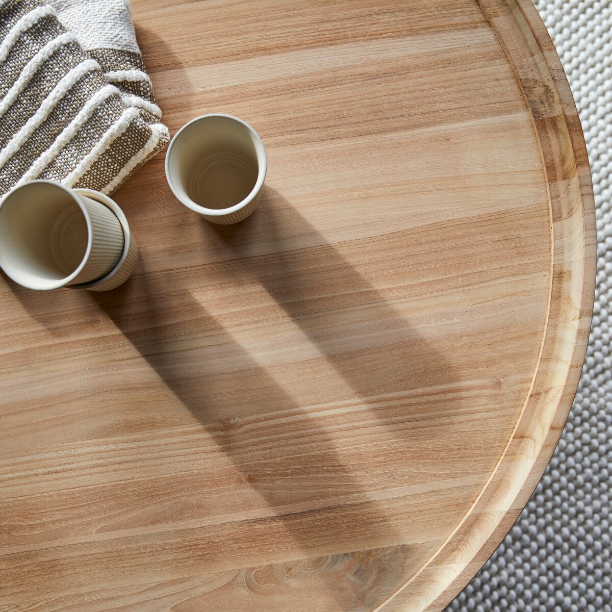Milla - Couchtisch aus massivem Teakholz Milla - Couchtisch aus massivem Teakholz