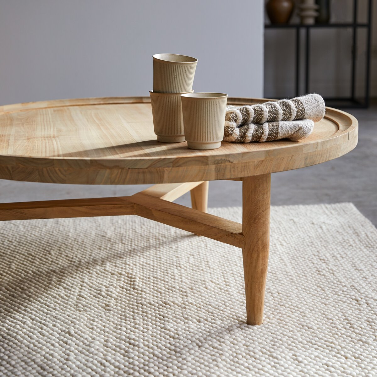 Milla - Couchtisch aus massivem Teakholz Milla - Couchtisch aus massivem Teakholz