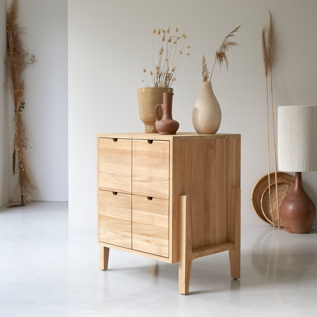 Lubin - Wohnzimmerkommode aus massivem Teakholz Lubin - Wohnzimmerkommode aus massivem Teakholz