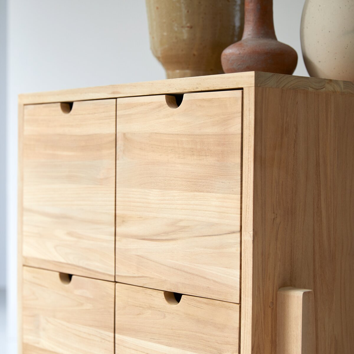 Lubin - Wohnzimmerkommode aus massivem Teakholz Lubin - Wohnzimmerkommode aus massivem Teakholz
