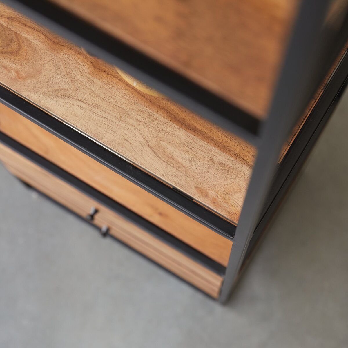 Agra dressoir met 1 lade van massief acaciahout en metaal - Woonkamer Agra dressoir met 1 lade van massief acaciahout en metaal - Woonkamer