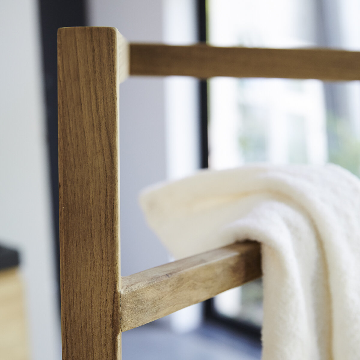 Malo - Handtuchhalter aus massivem Teakholz Malo - Handtuchhalter aus massivem Teakholz