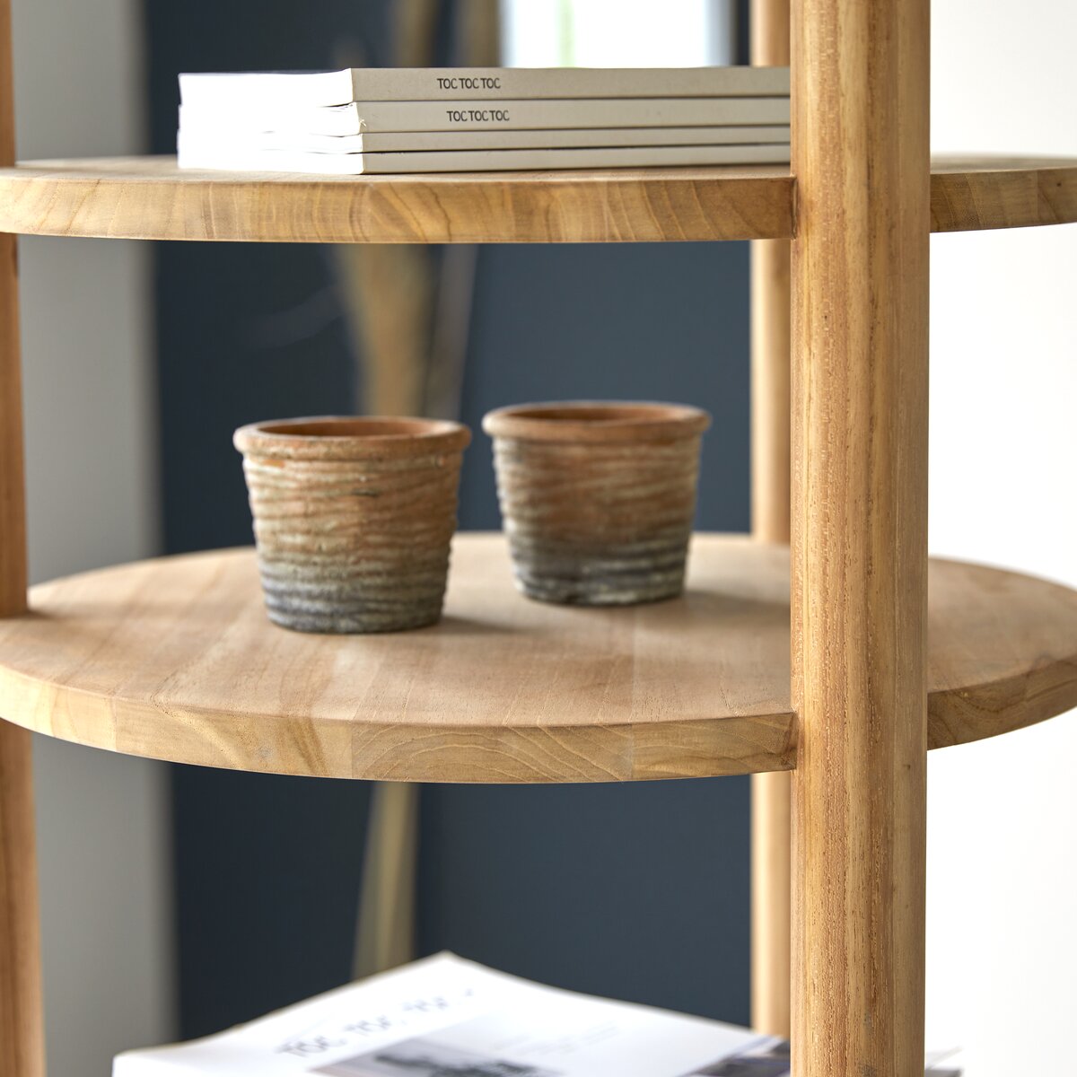 Etagère ronde en teck 170 cm - Rangements pour le salon - Tikamoon