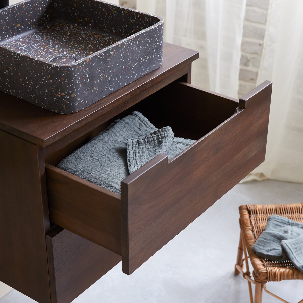 Romeo - Waschtischunterschrank aus massivem Teakholz 60 cm Romeo - Waschtischunterschrank aus massivem Teakholz 60 cm