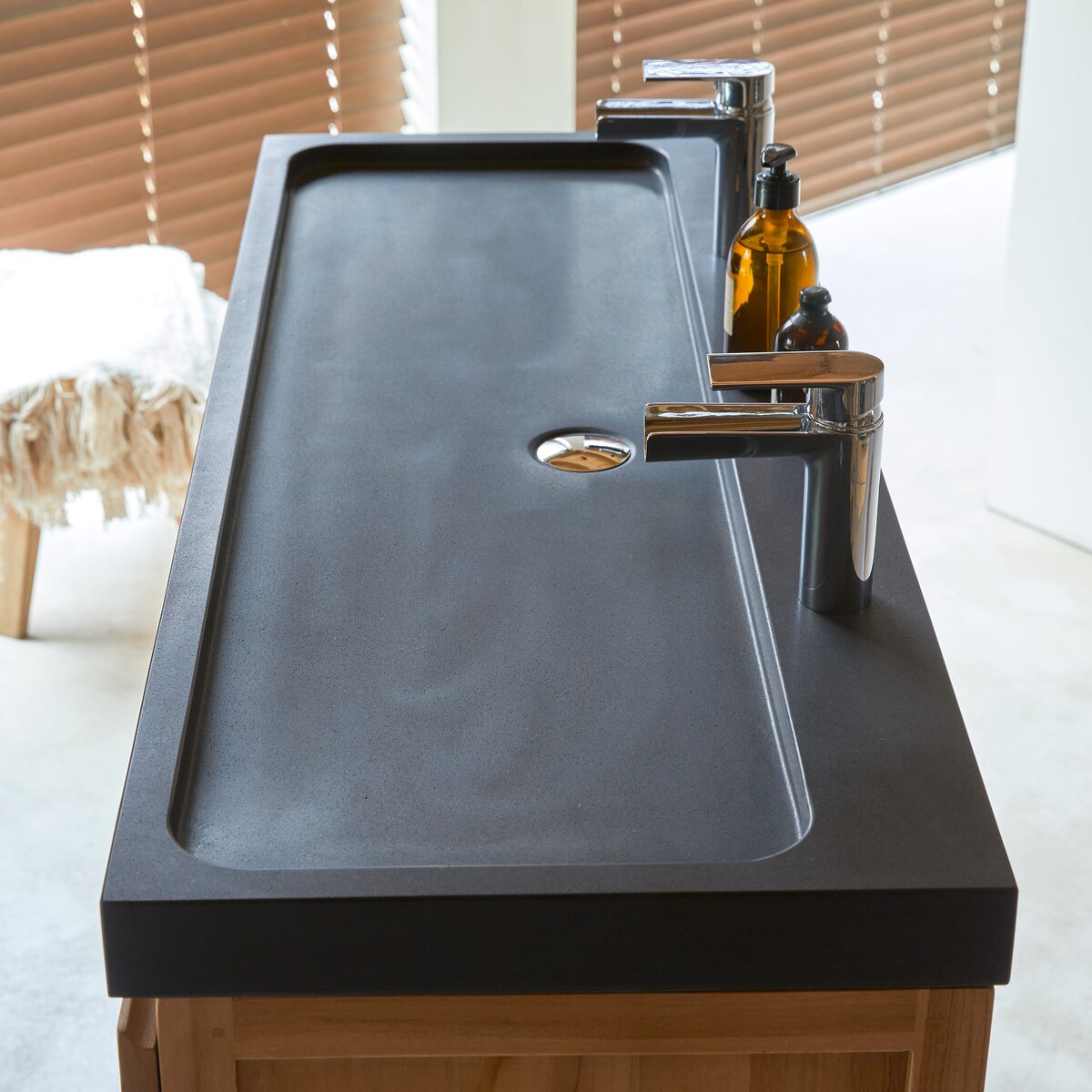 Edgar - Mueble de baño en teca maciza y piedra de lava 120 cm Edgar - Mueble de baño en teca maciza y piedra de lava 120 cm