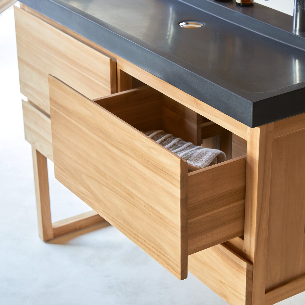 Edgar - Mueble de baño en teca maciza y piedra de lava 120 cm Edgar - Mueble de baño en teca maciza y piedra de lava 120 cm