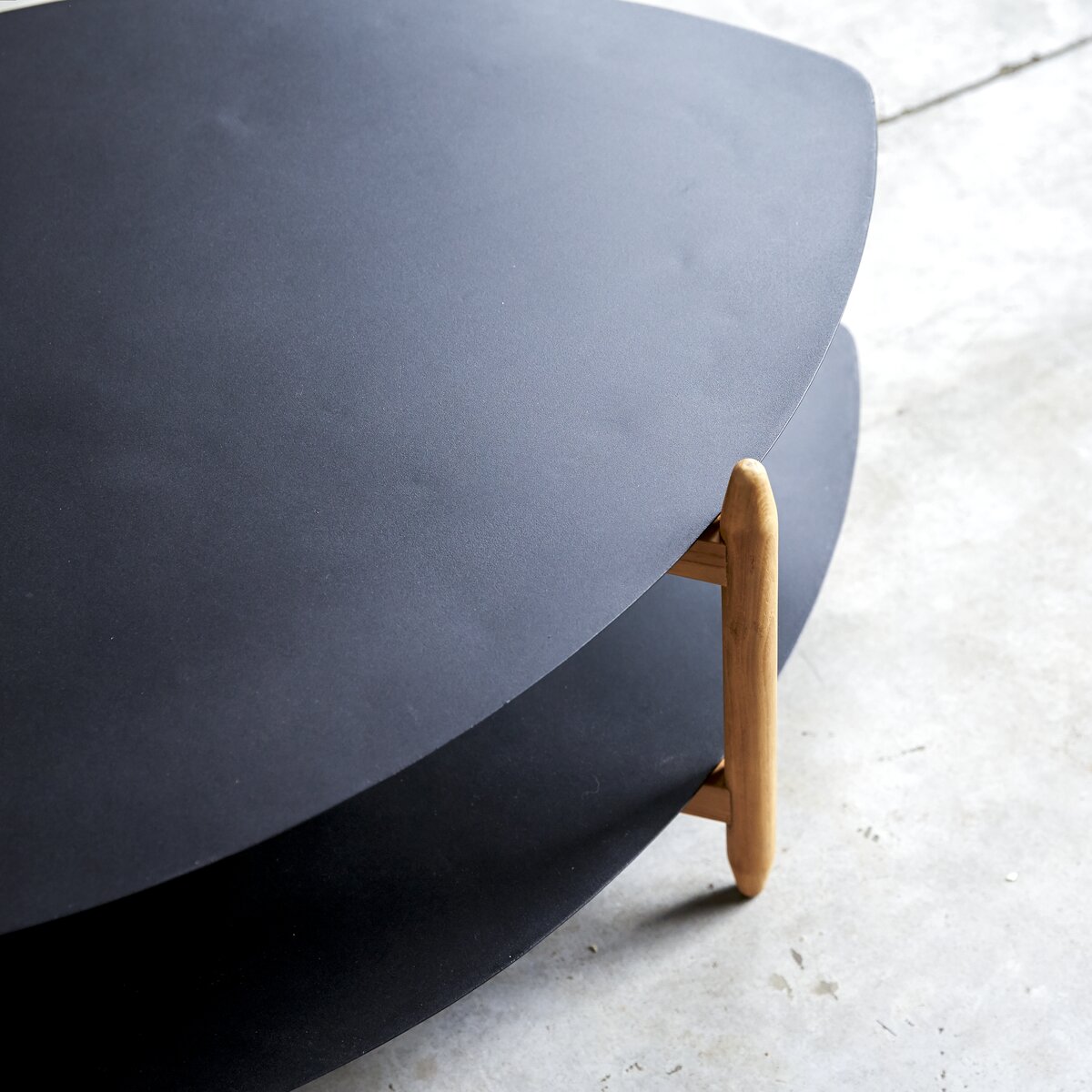 Lisa - Table basse en teck et métal Lisa - Table basse en teck et métal