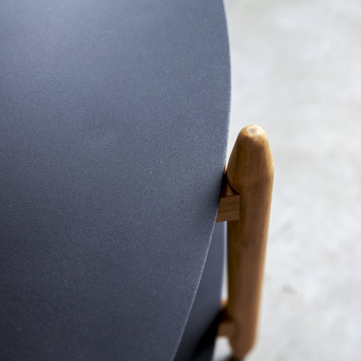 Lisa - Table basse en teck et métal Lisa - Table basse en teck et métal