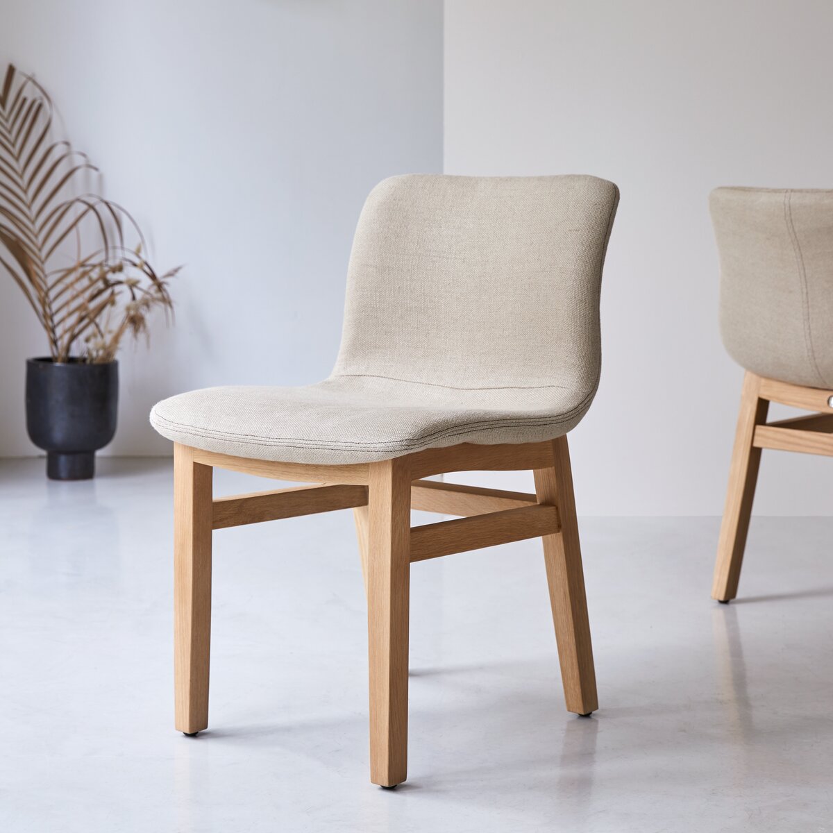 Cocoon - Stuhl linen aus massivem Eichenholz Cocoon - Stuhl linen aus massivem Eichenholz