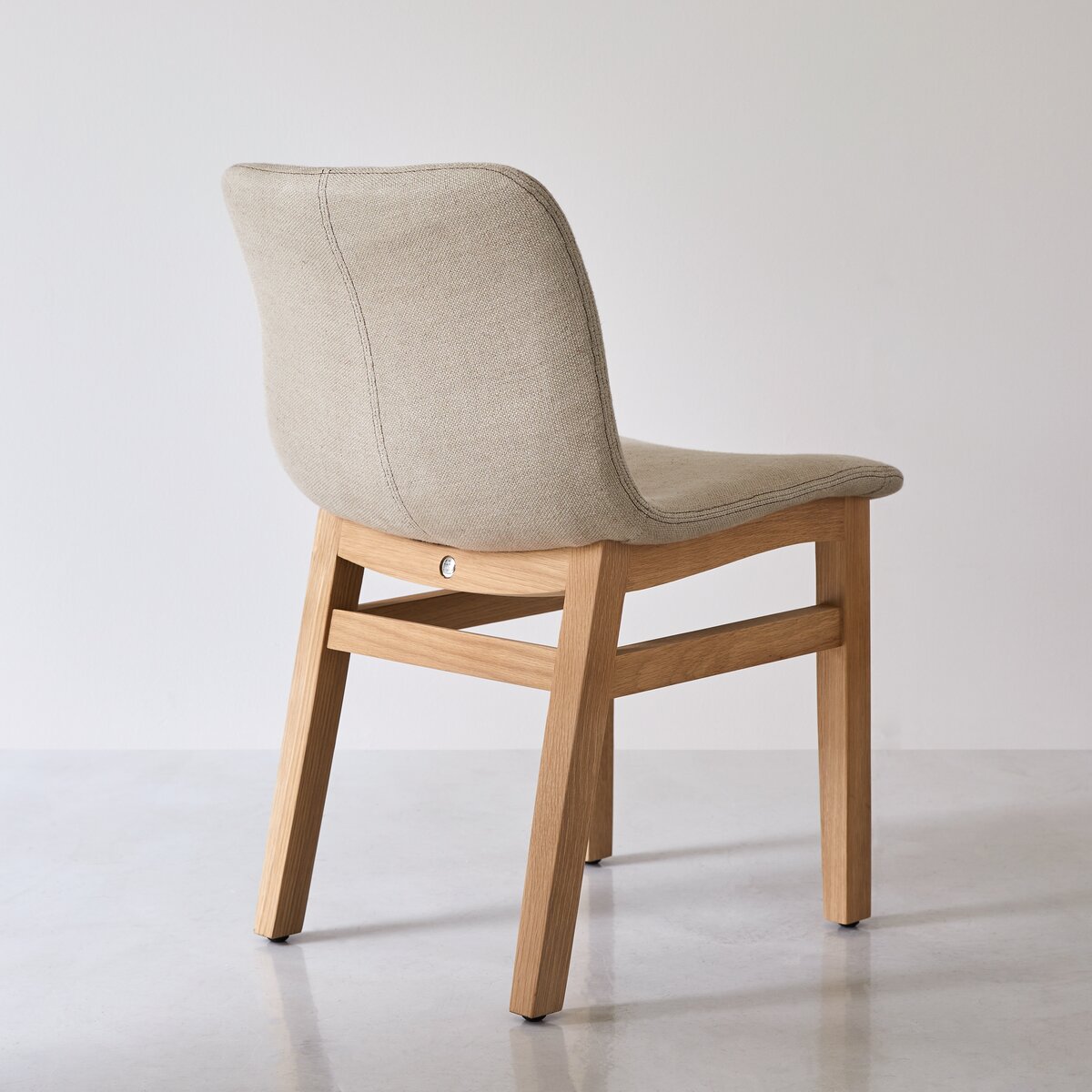 Cocoon - Stuhl linen aus massivem Eichenholz Cocoon - Stuhl linen aus massivem Eichenholz