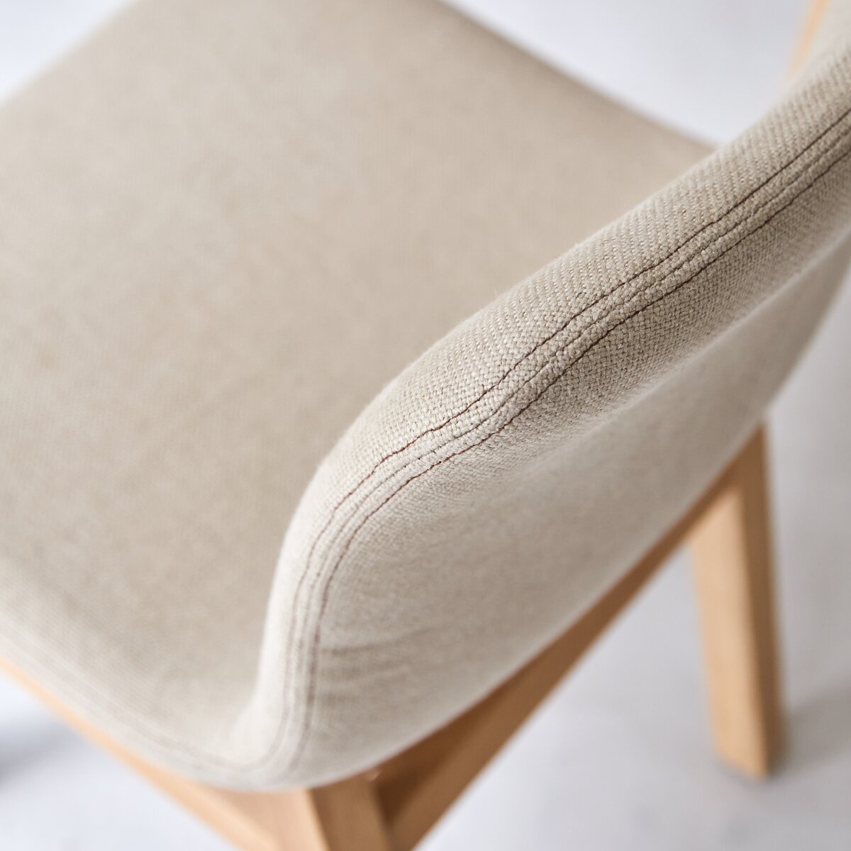 Cocoon - Stuhl linen aus massivem Eichenholz Cocoon - Stuhl linen aus massivem Eichenholz
