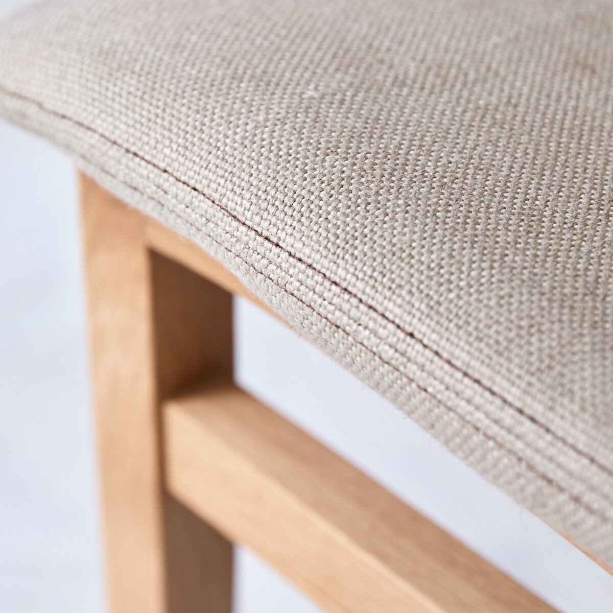 Cocoon - Stuhl linen aus massivem Eichenholz Cocoon - Stuhl linen aus massivem Eichenholz
